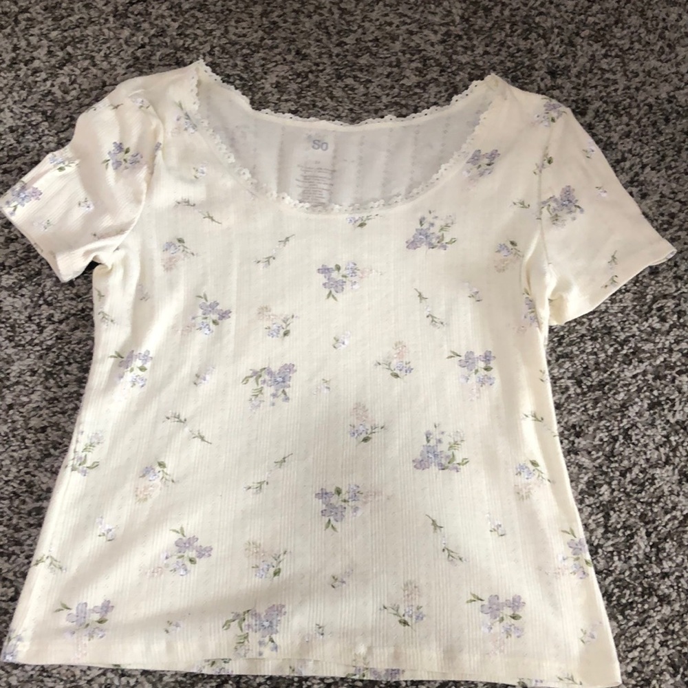 Floral pastel yellow ribbed tee with lace